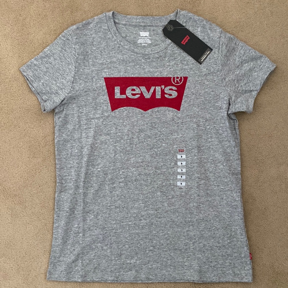 NWT Levi’s T-shirt - size S